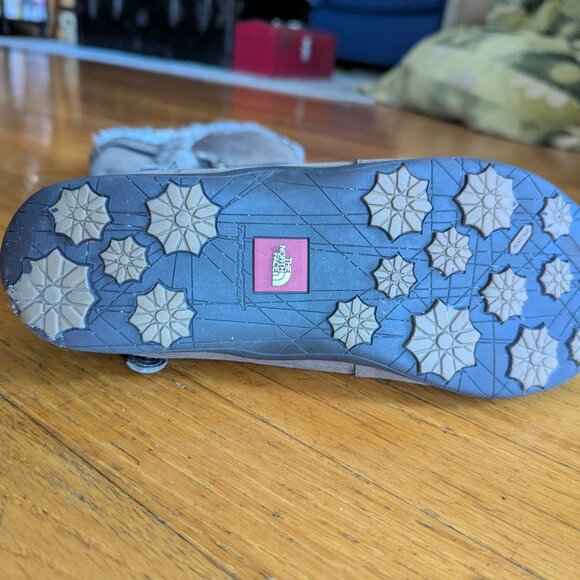 Knee-High North Face Winter Boots - Picture 10 of 11